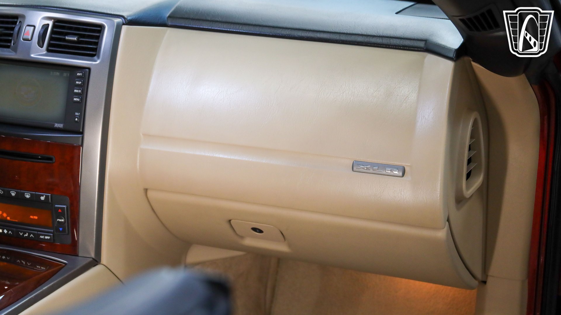 Used 2008 Cadillac XLR RWD image 20