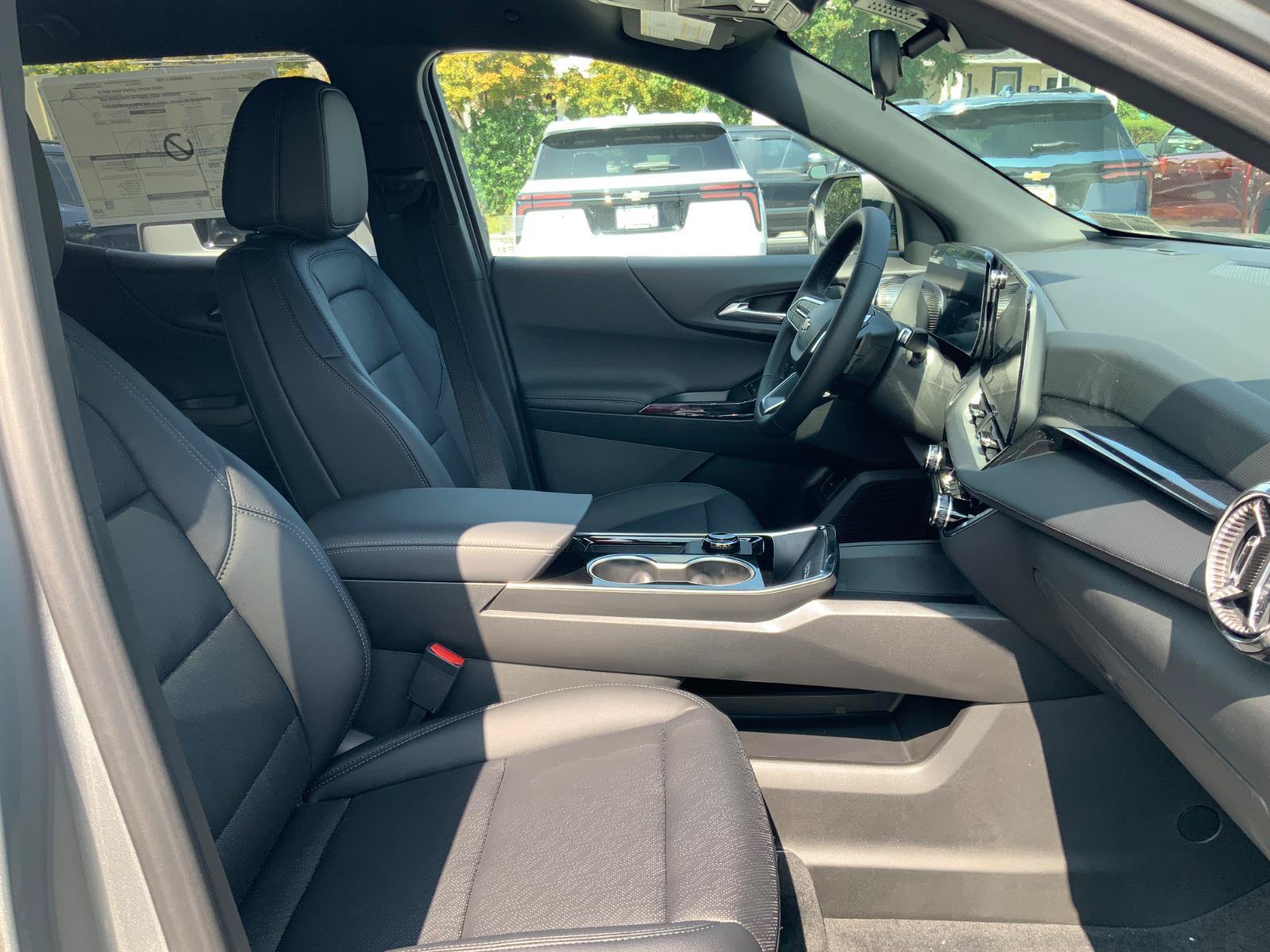 New 2026 Chevrolet Equinox LT w/ Convenience Package II AWD/4WD image 13