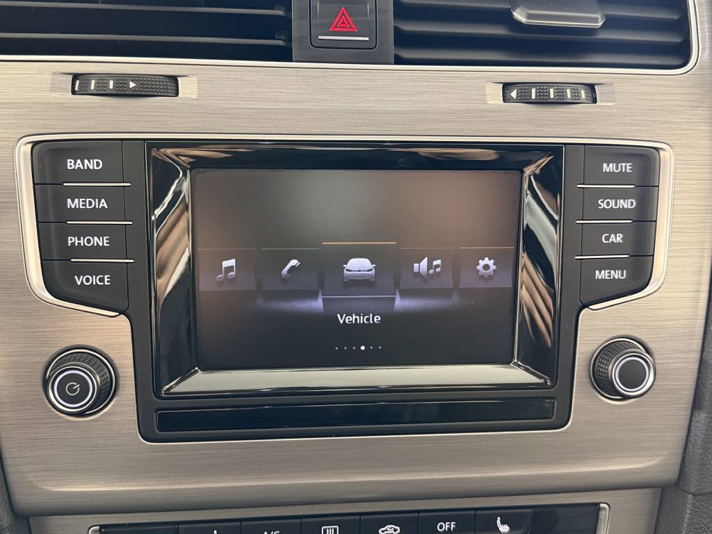 Used 2015 Volkswagen Golf SE w/ Lighting Package image 28