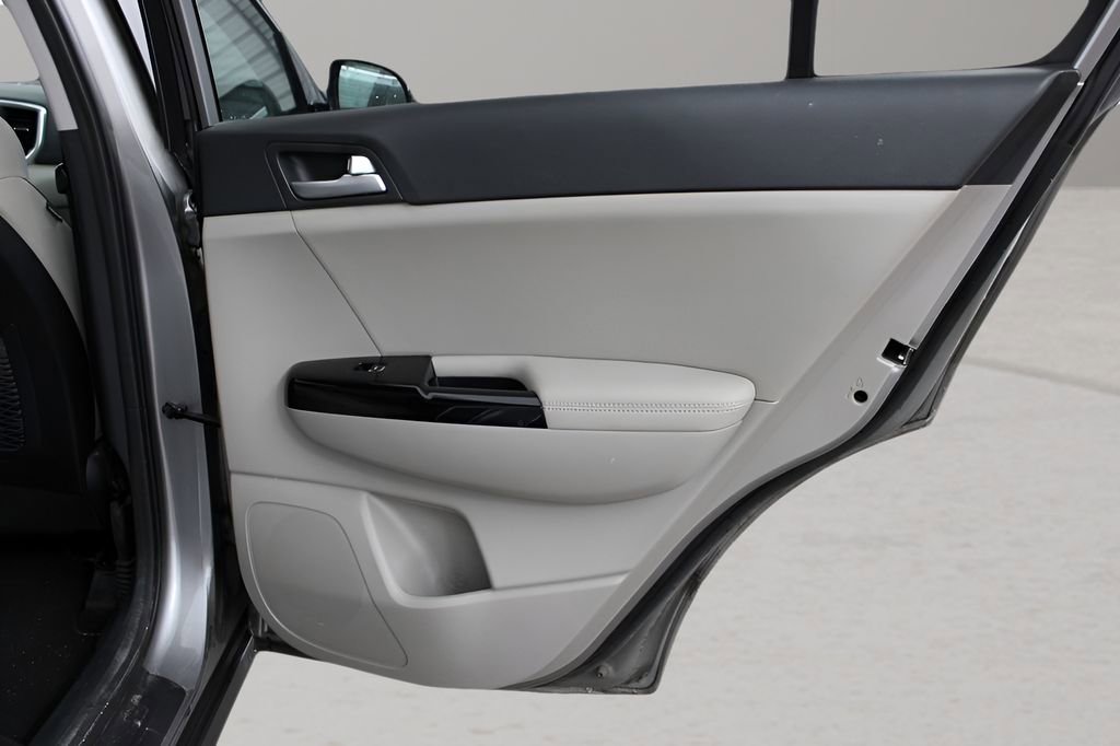 Used 2022 Kia Sportage EX w/ EX Technology Package image 15