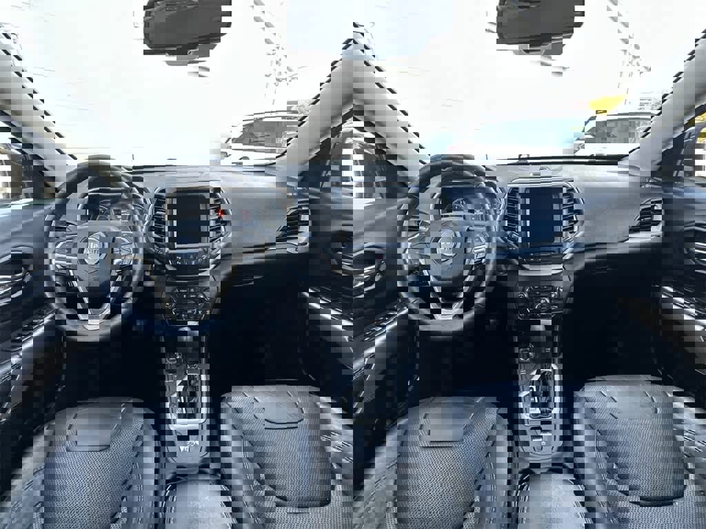 Used 2018 Jeep Cherokee Limited w/ Technology Group image 10