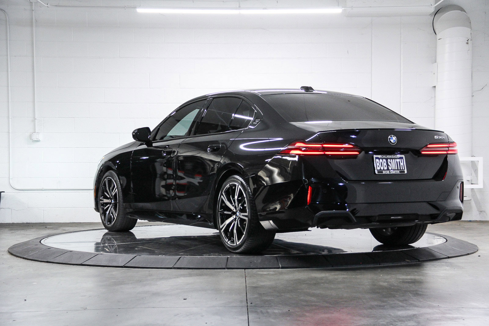 Certified 2024 BMW 530i 530i w/ M Sport Package image 4