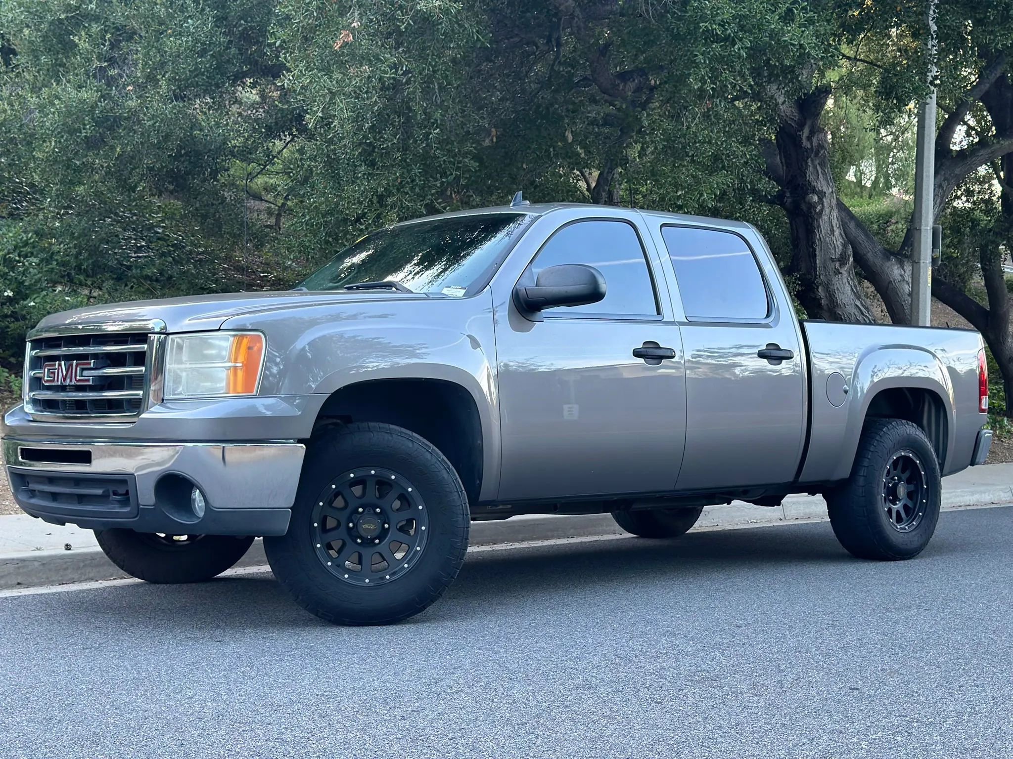 Used 2013 GMC Sierra 1500 SLE w/ Power Tech Package AWD/4WD image 1