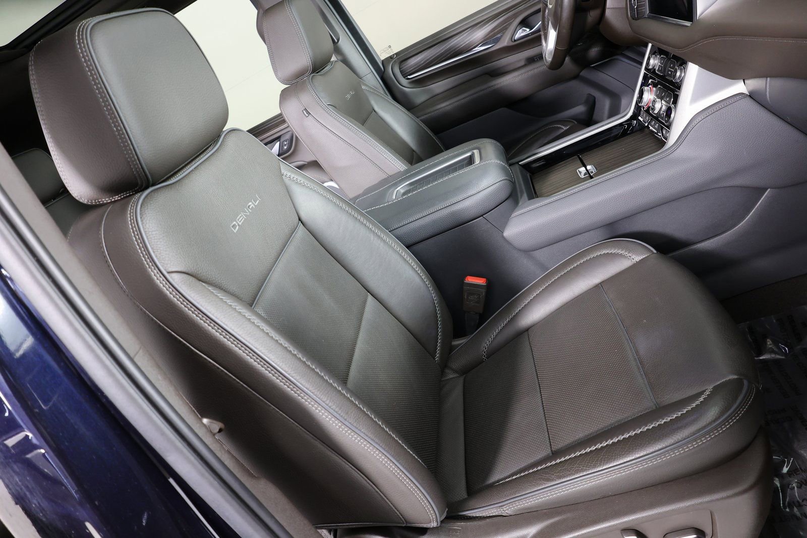 Used 2021 GMC Yukon XL Denali w/ Denali Premium Package image 42