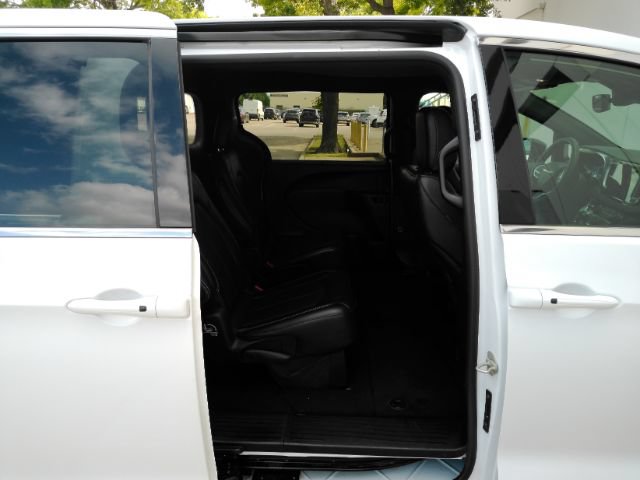 Used 2025 Chrysler Pacifica Select FWD image 24