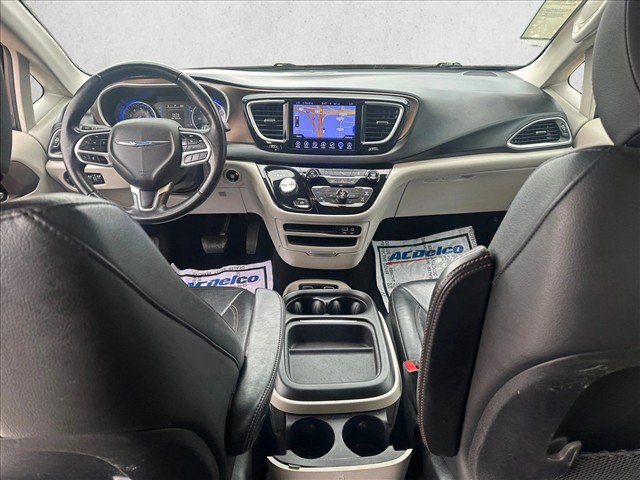 Used 2017 Chrysler Pacifica Touring-L FWD image 20