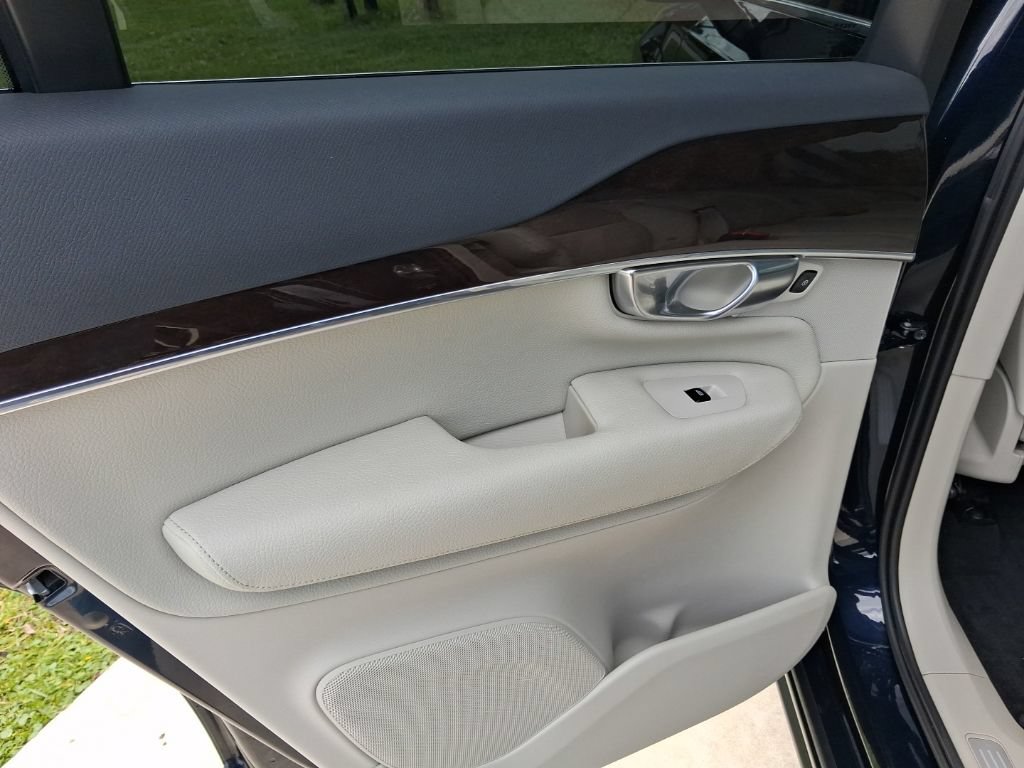 Used 2019 Volvo XC90 T6 Momentum AWD/4WD image 11