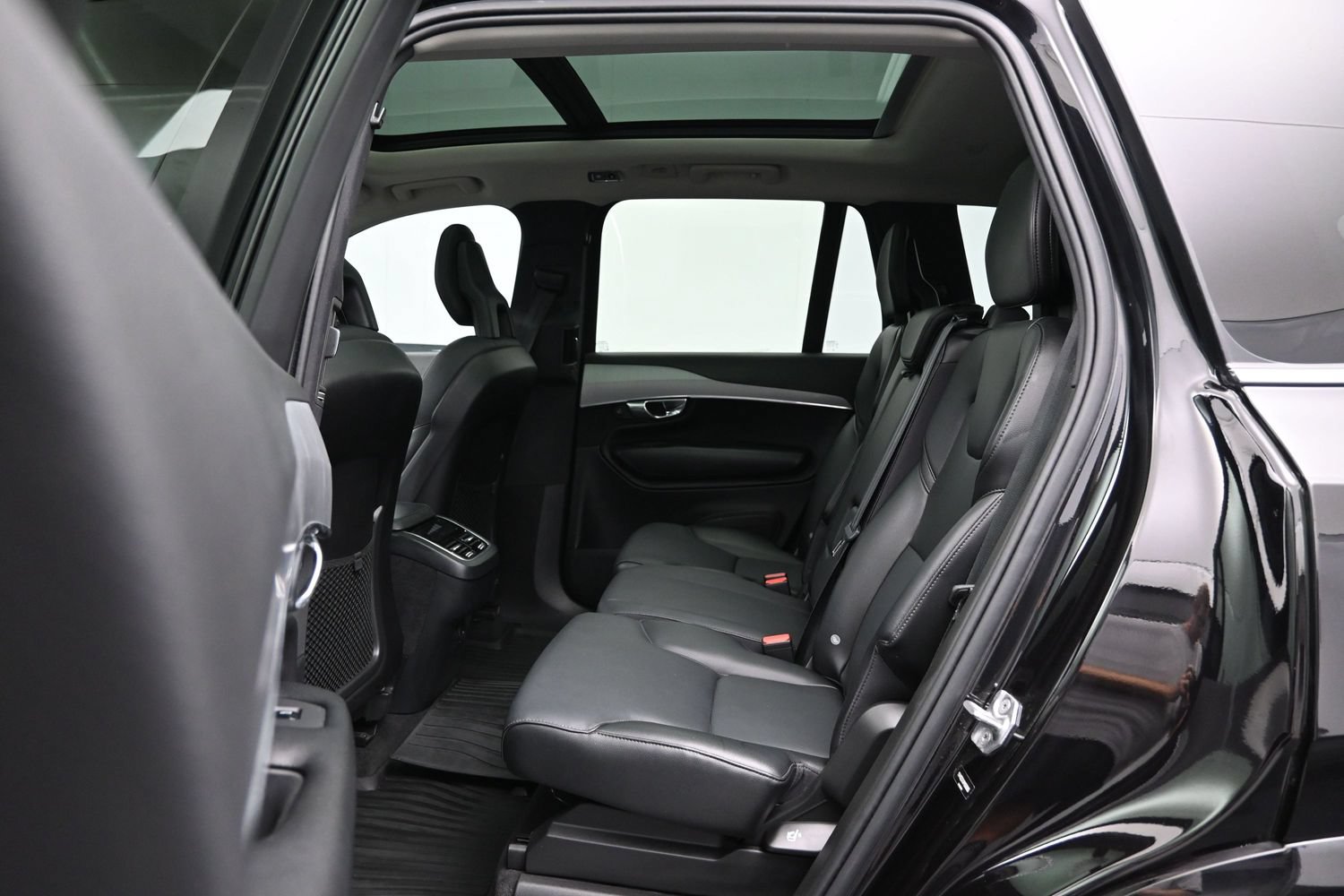 Used 2021 Volvo XC90 T5 Momentum w/ Protection Package Premier FWD image 11