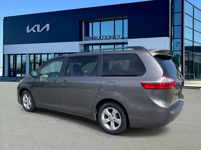 Used 2017 Toyota Sienna LE FWD image 4