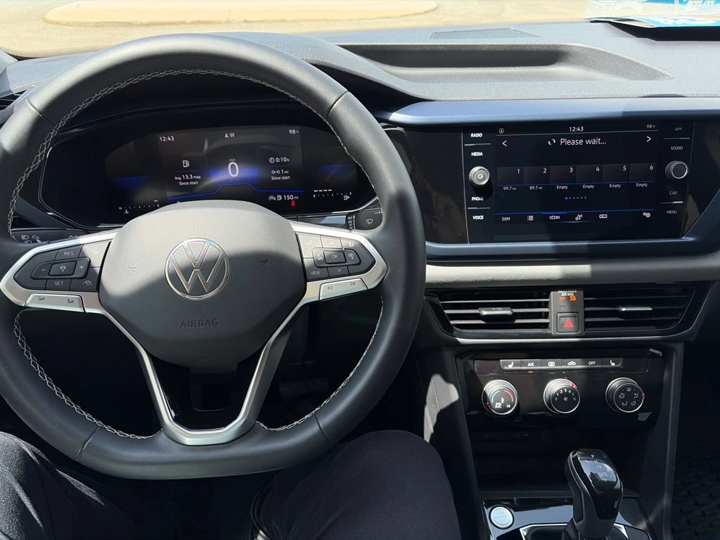 Certified 2023 Volkswagen Taos SE w/ Black Wheel Package FWD image 18