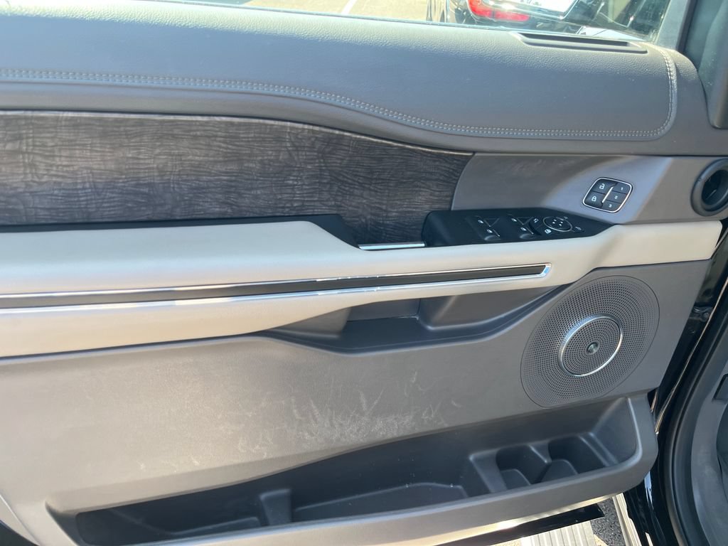 Used 2021 Ford Expedition Limited AWD/4WD image 14