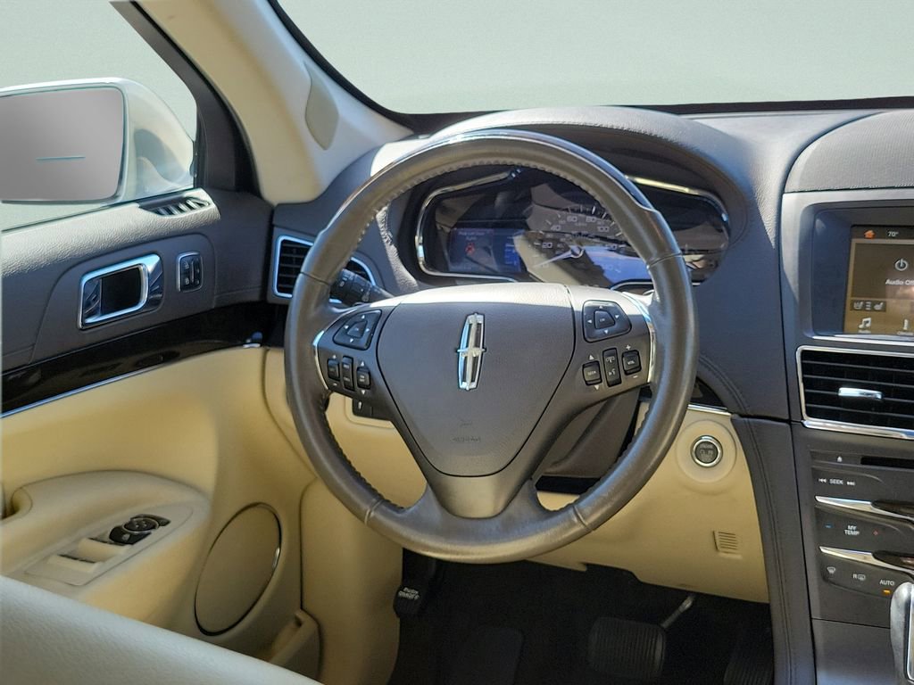 Used 2017 Lincoln MKT FWD image 15