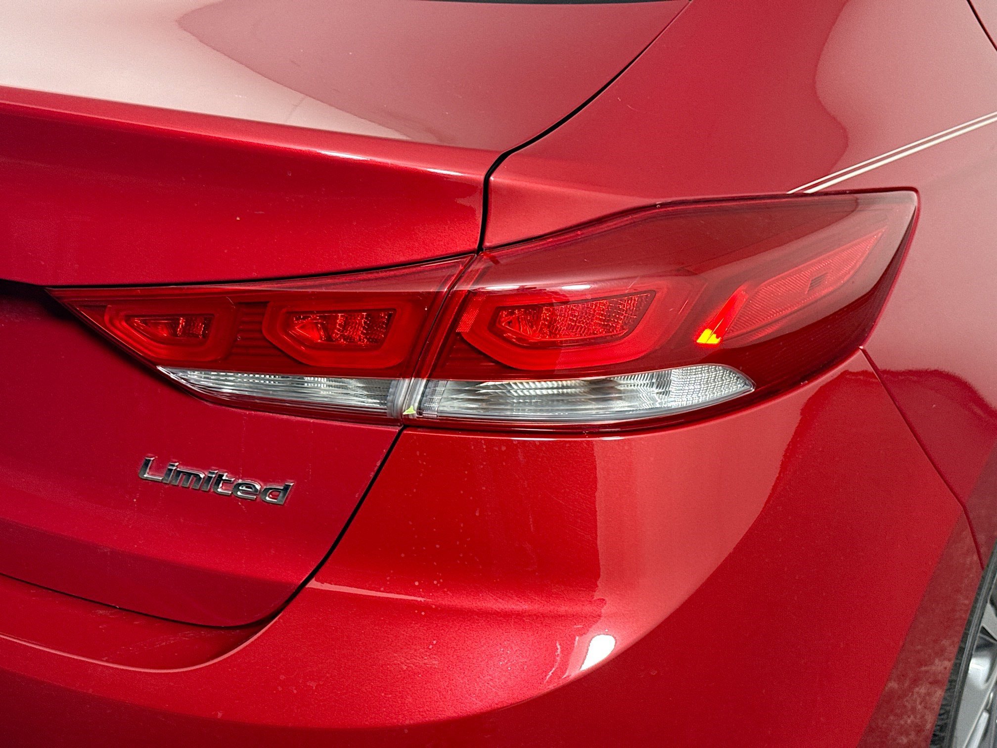 Used 2017 Hyundai Elantra Limited image 34