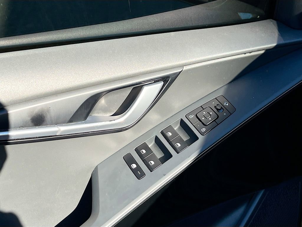 Certified 2023 Kia Niro EX Touring image 18