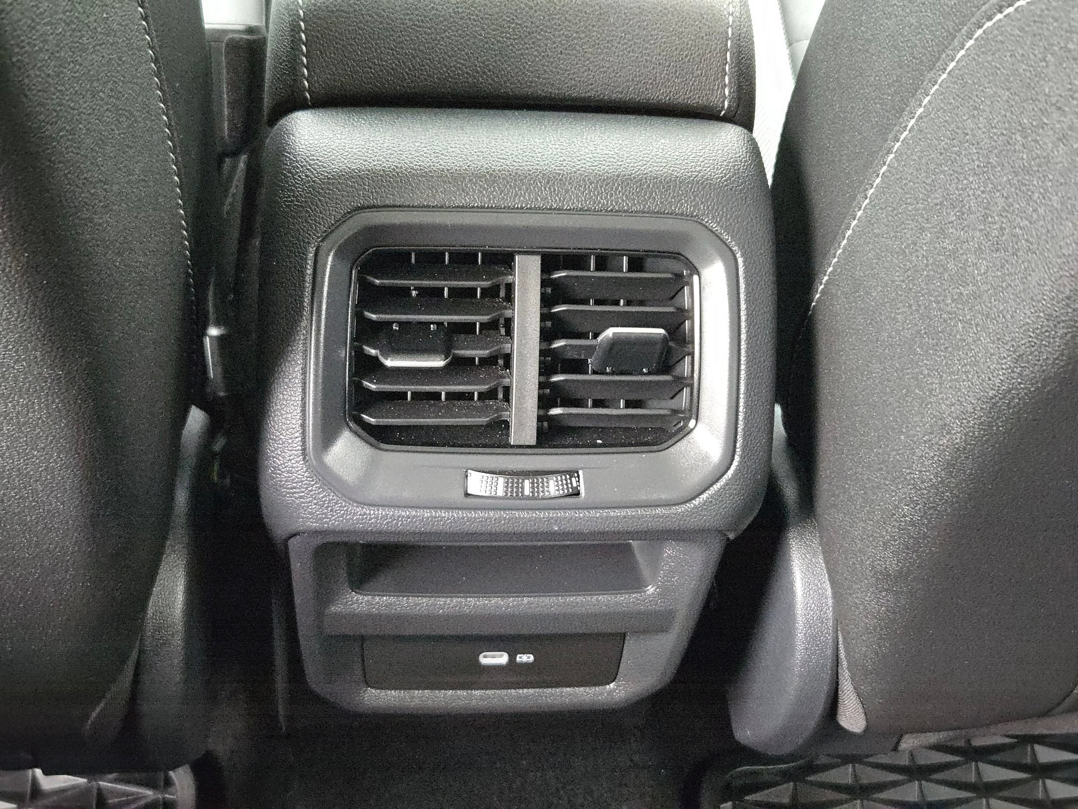 Used 2025 Volkswagen Taos SE FWD image 24