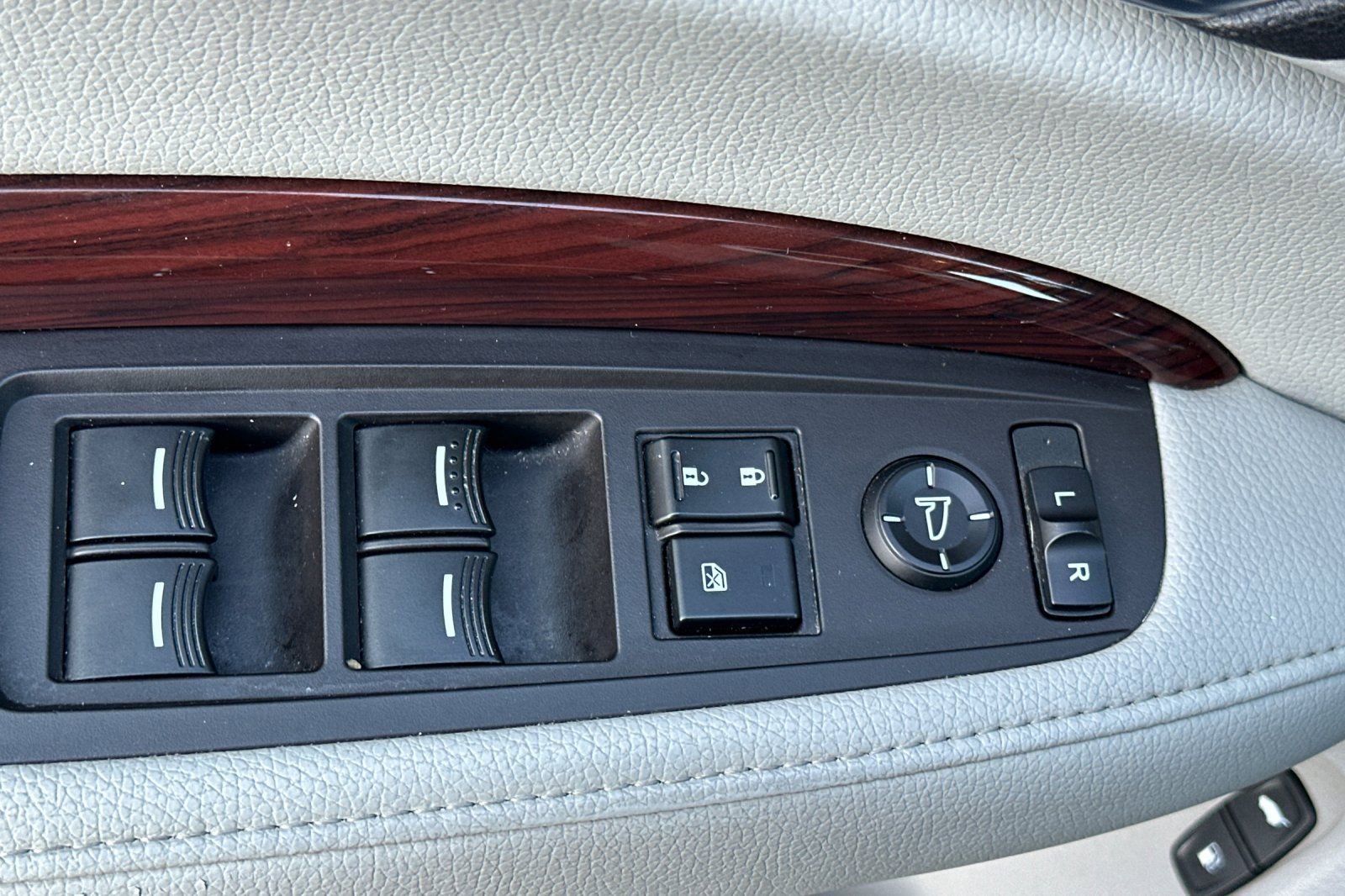 Used 2016 Acura MDX SH-AWD w/ Technology Package image 12