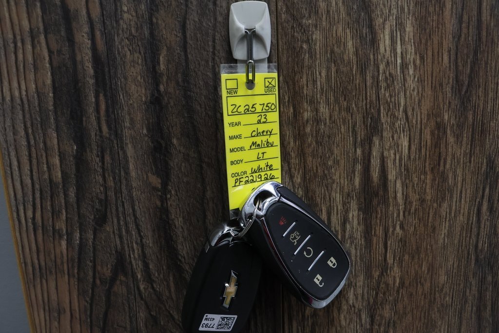 Used 2023 Chevrolet Malibu LT image 34