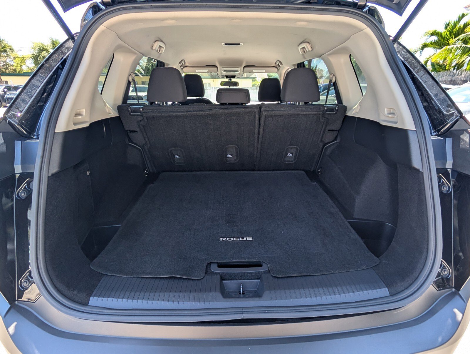Used 2023 Nissan Rogue S FWD image 16