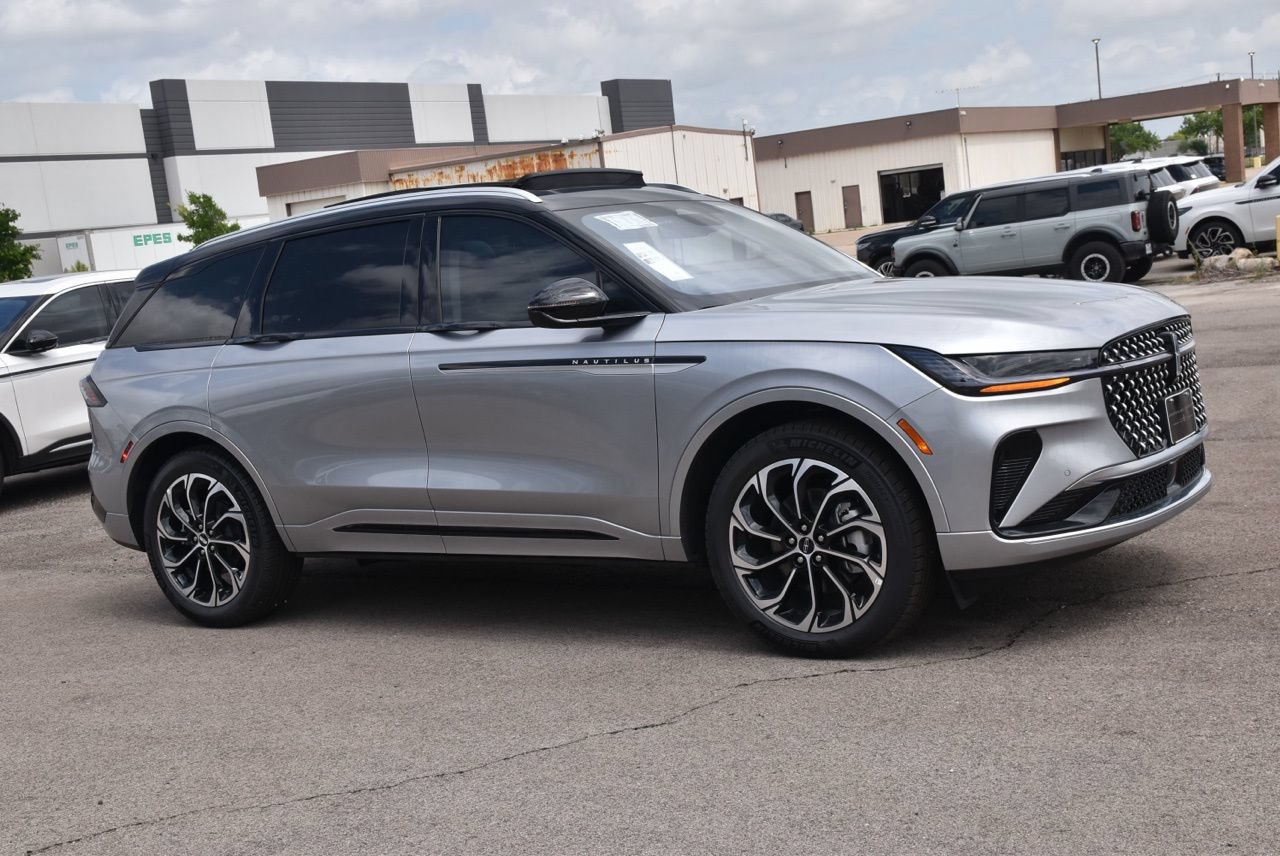 New 2026 Lincoln Nautilus Reserve AWD/4WD image 11
