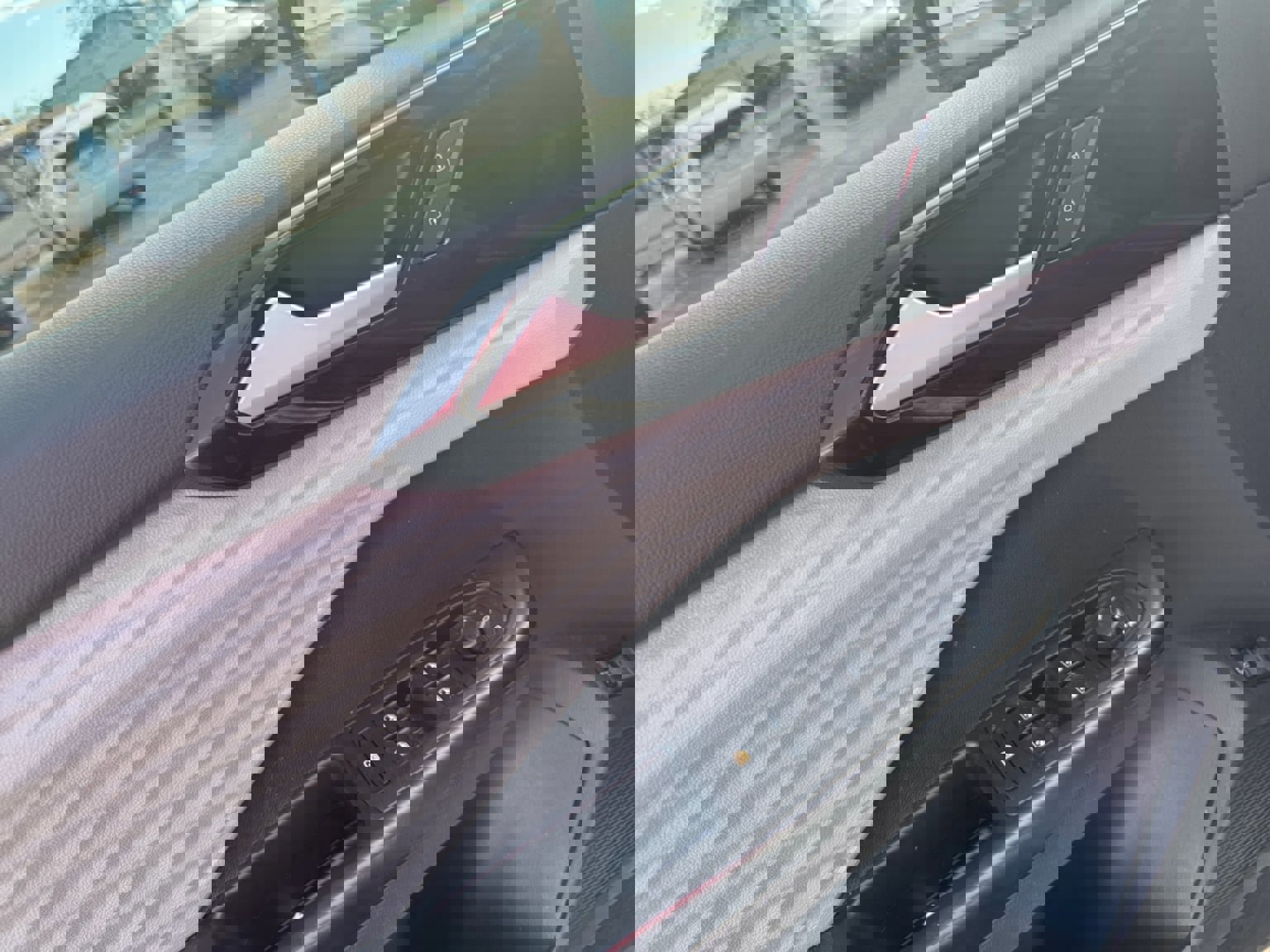 Used 2022 Volkswagen Taos S image 11