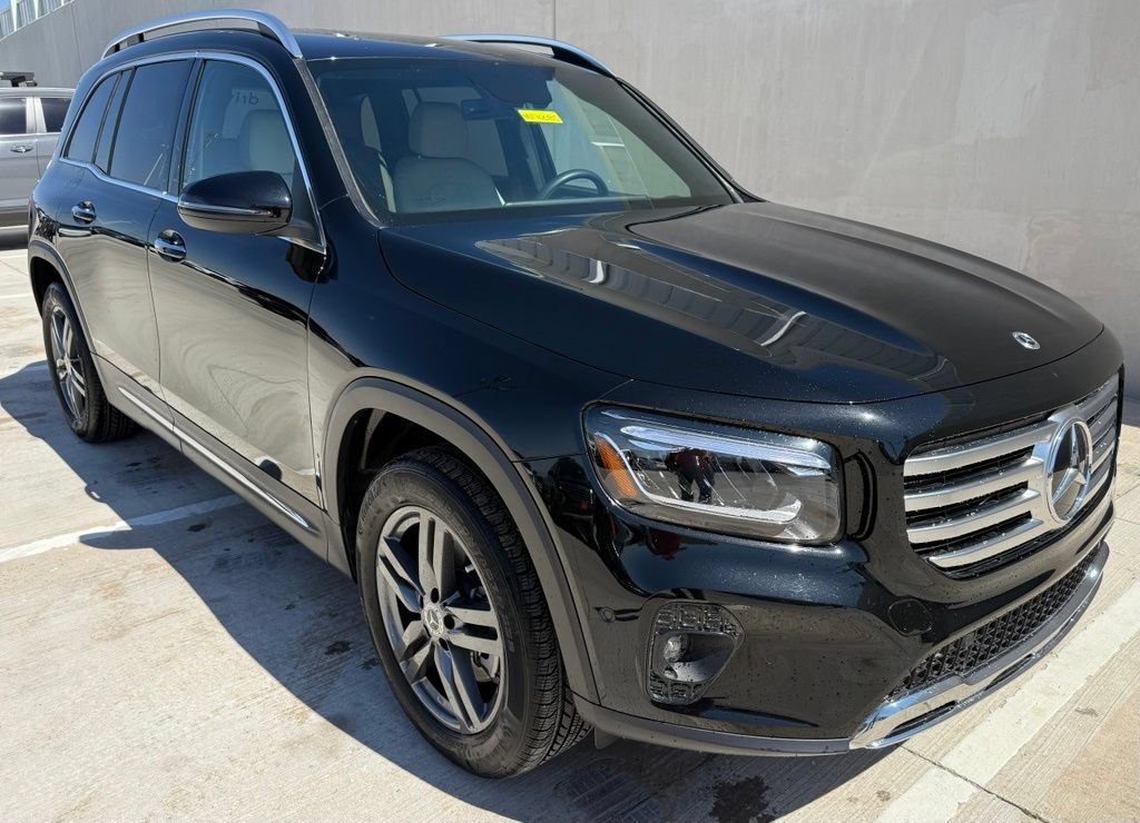 Used 2026 Mercedes-Benz GLB 250 image 2