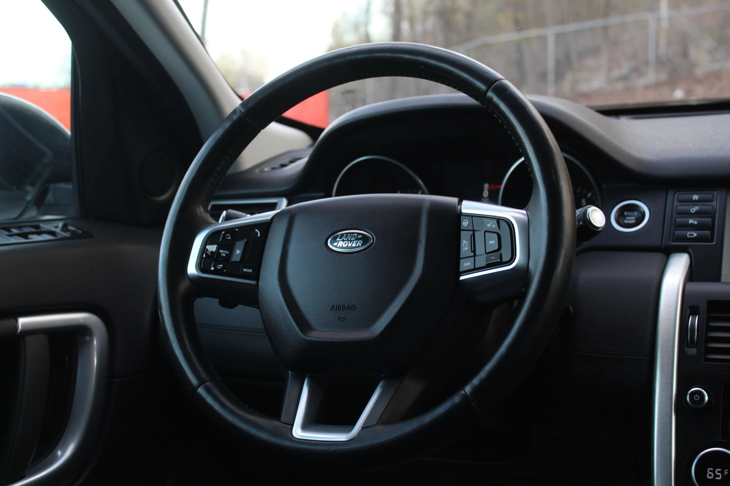 Used 2017 Land Rover Discovery Sport SE AWD/4WD image 20