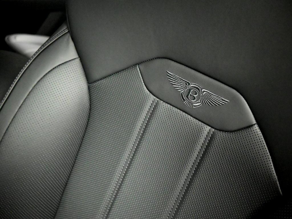 Used 2025 Bentley Bentayga AWD/4WD image 20