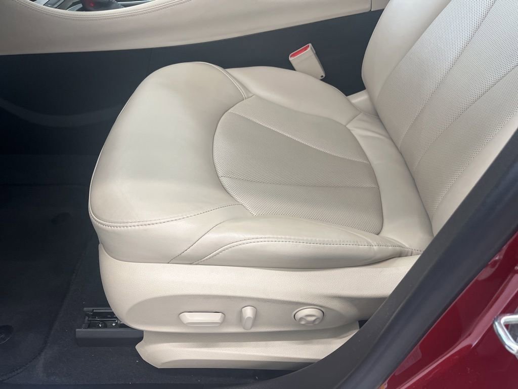 Used 2020 Buick Envision Premium AWD/4WD image 14