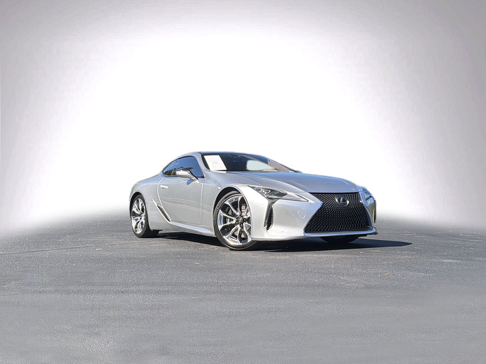 Used 2018 Lexus LC 500 Coupe w/ Performance Package RWD image 2