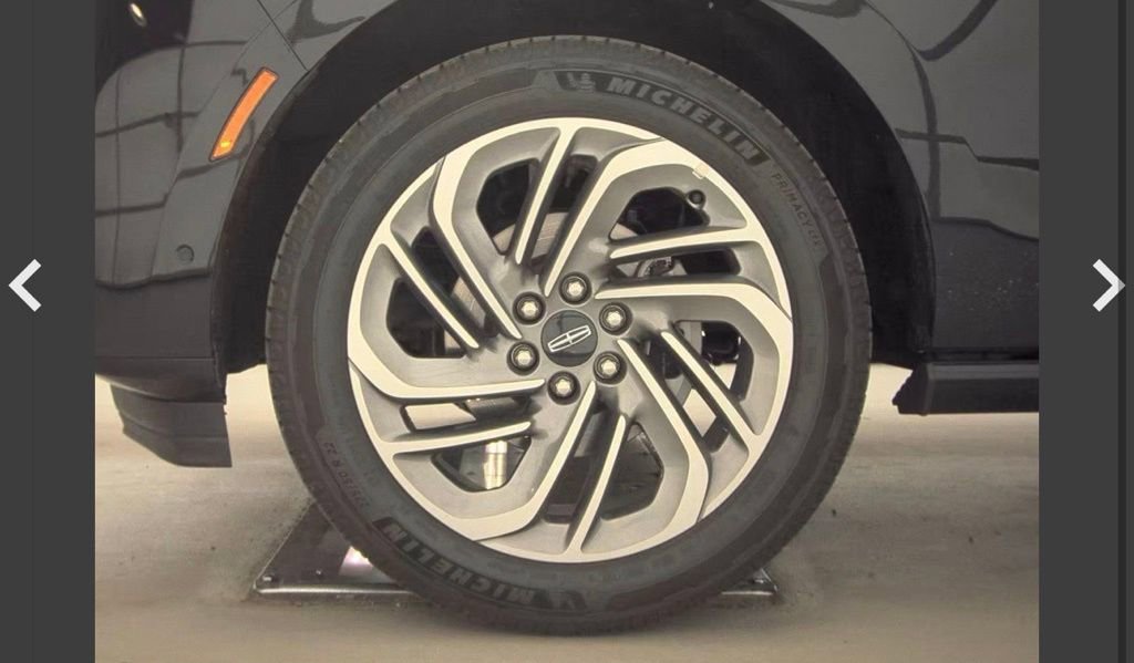 Used 2025 Lincoln Navigator Reserve AWD/4WD image 9