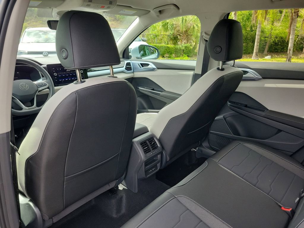 New 2026 Volkswagen Taos SE image 8