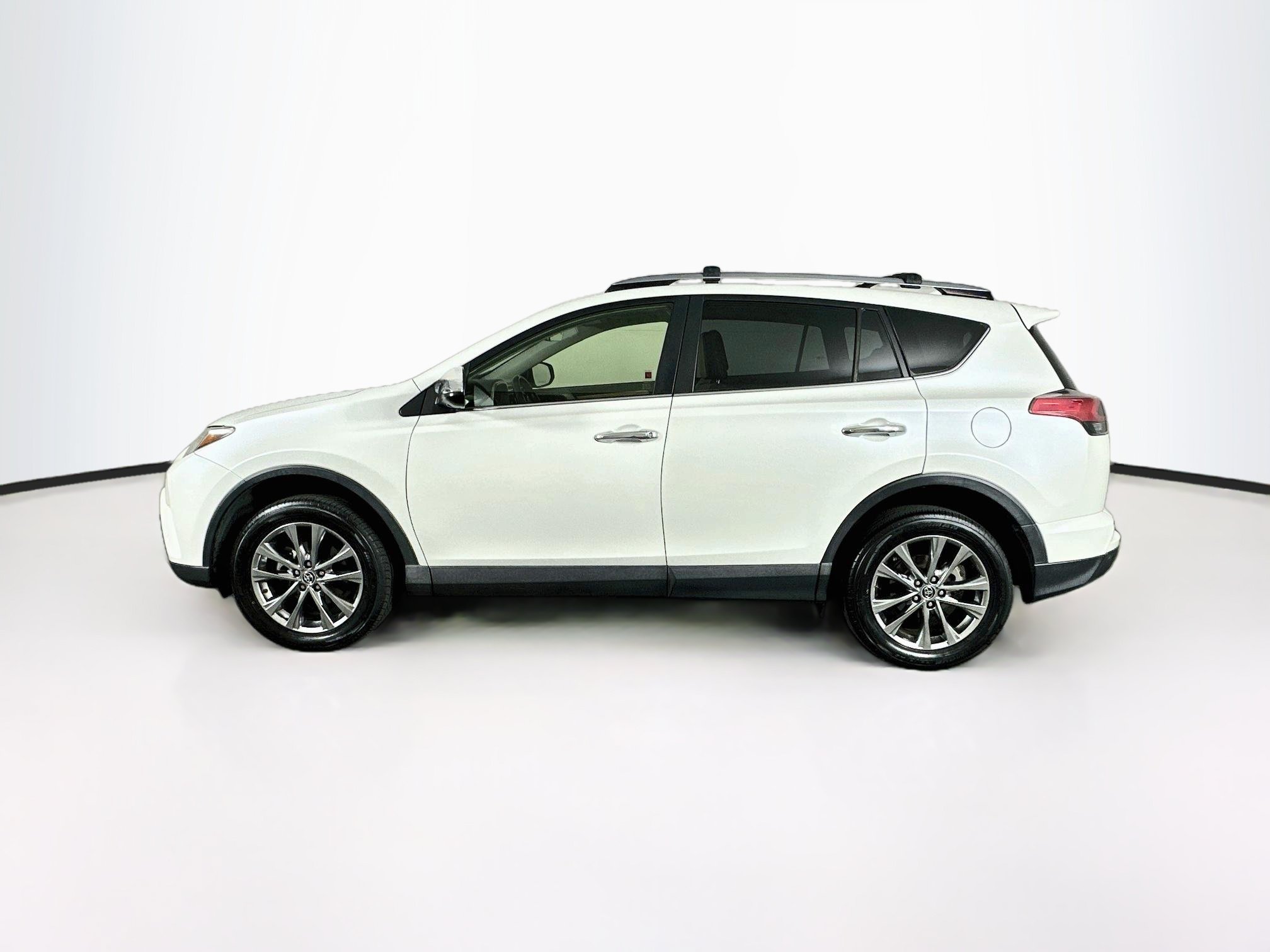 Used 2017 Toyota RAV4 Limited w/ Advanced Technology Package FWD image 4