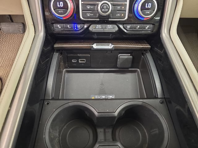 Used 2022 GMC Yukon XL Denali w/ Denali Ultimate Package AWD/4WD image 32