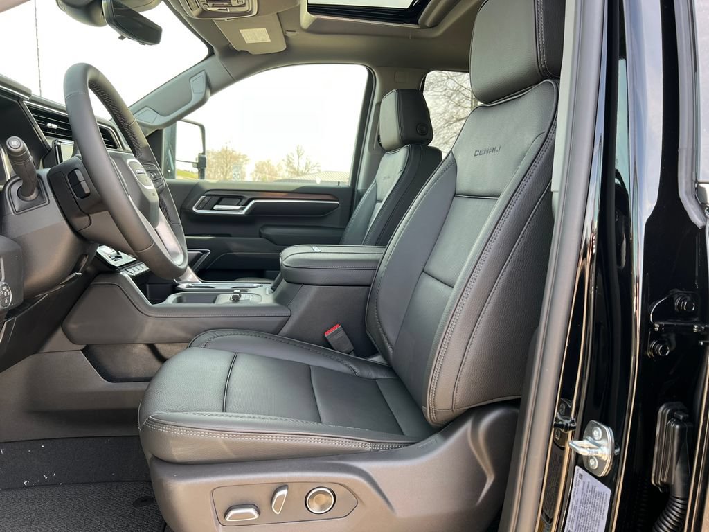 New 2026 GMC Sierra 2500 Denali w/ Denali Reserve Package AWD/4WD image 4