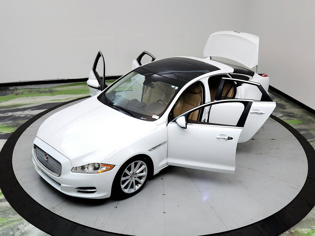 Used 2015 Jaguar XJ RWD image 35