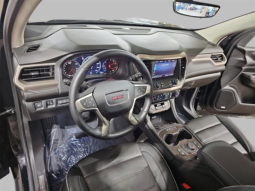 Used 2023 GMC Acadia Denali w/ Black Diamond Edition image 18
