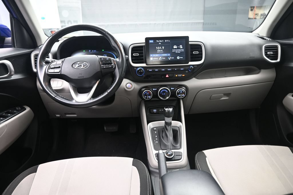 Used 2024 Hyundai Venue SEL FWD image 9