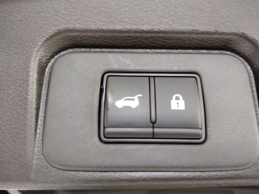 Used 2026 Nissan Rogue SV w/ Cold Weather Package AWD/4WD image 18