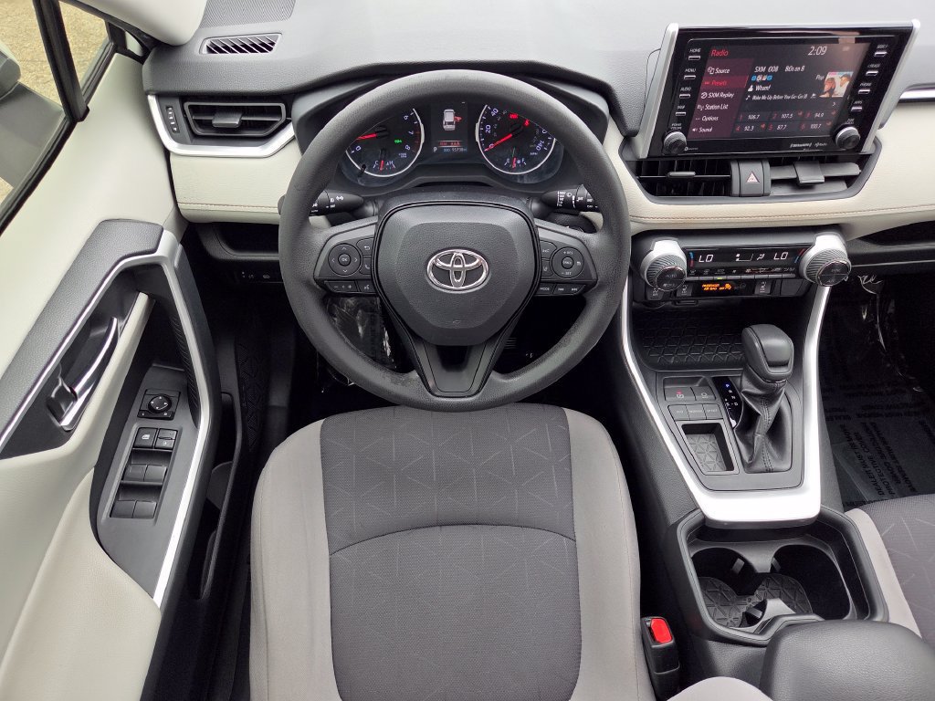 Used 2019 Toyota RAV4 XLE w/ Convenience Package FWD image 5