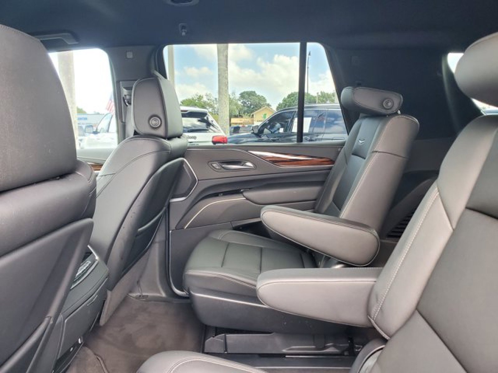 Used 2022 Cadillac Escalade Luxury image 29