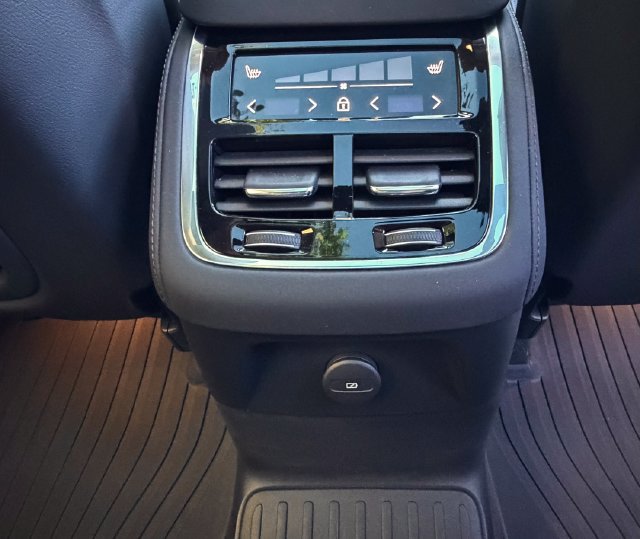 Used 2025 Volvo XC90 T8 Ultra w/ Protection Package Premier AWD/4WD image 34