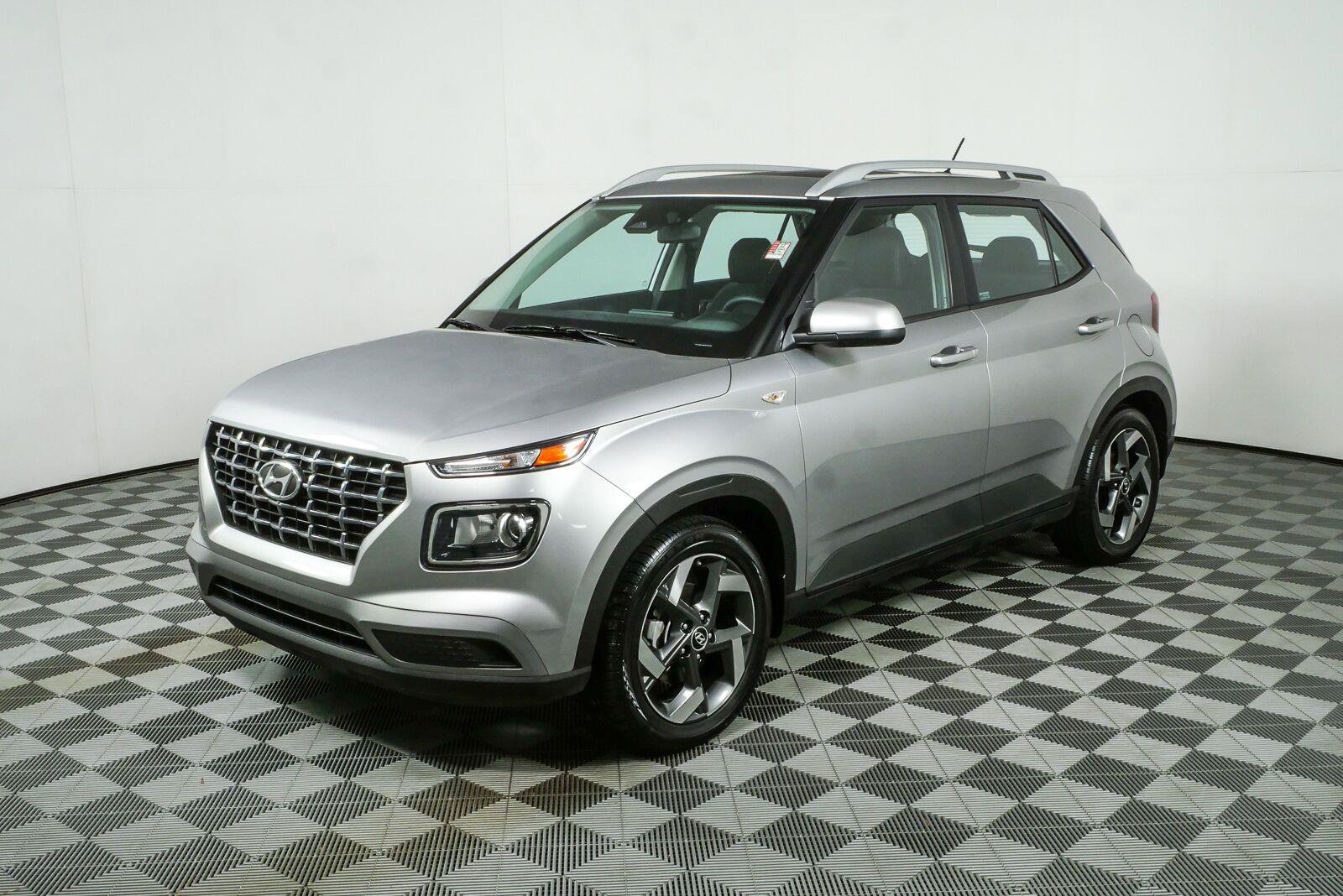 Used 2023 Hyundai Venue SEL w/ Cargo Package FWD image 23