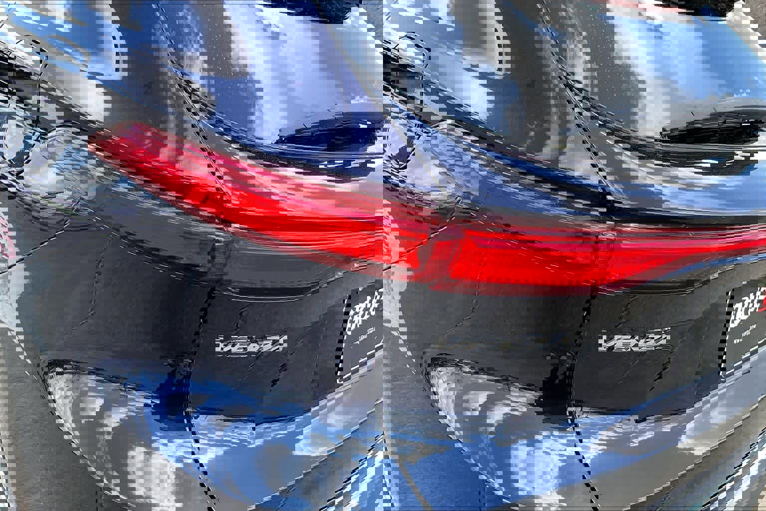 Used 2022 Toyota Venza XLE image 27