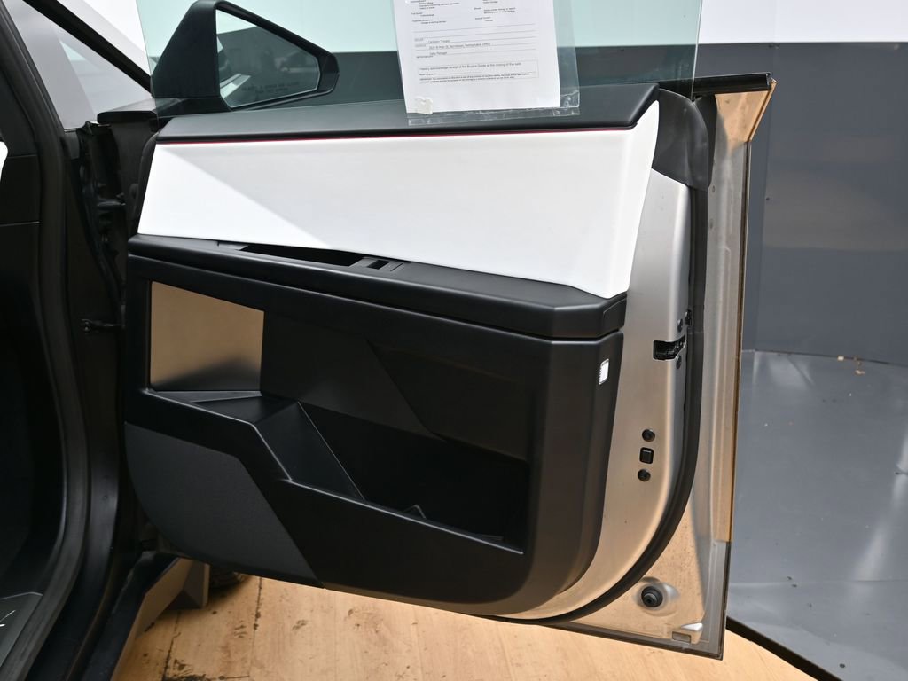 Used 2024 Tesla Cybertruck AWD Crew Cab image 42