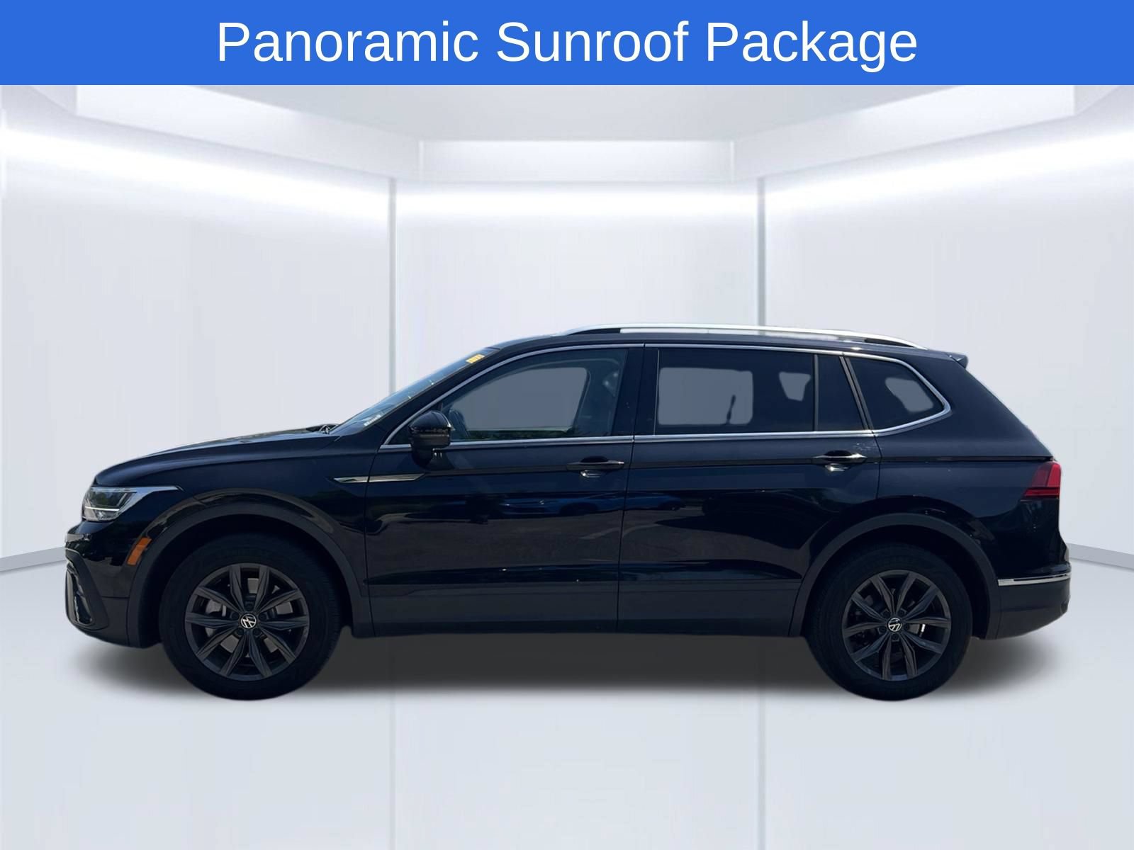 Certified 2023 Volkswagen Tiguan SE FWD image 3