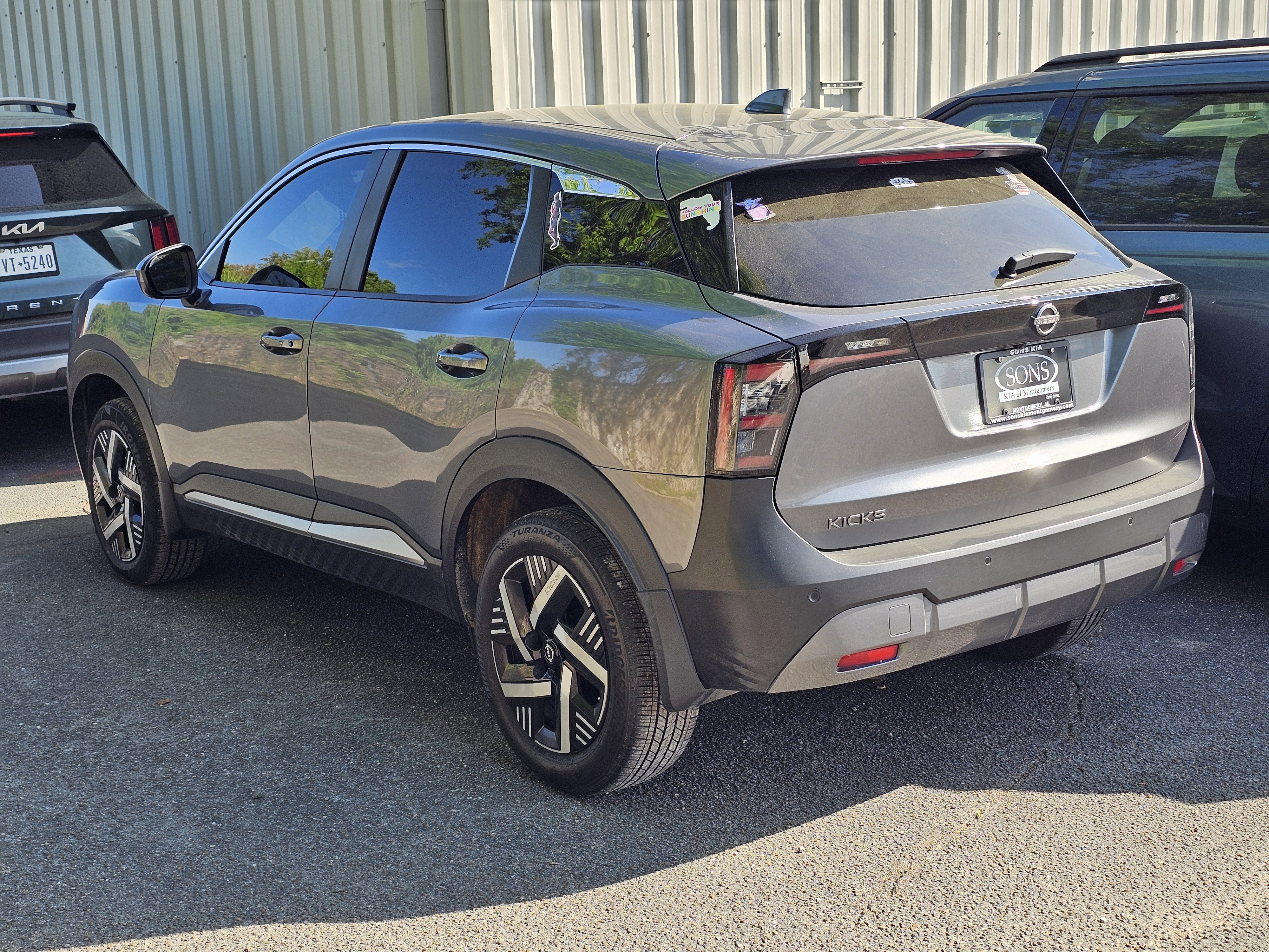 Used 2025 Nissan Kicks SV image 10