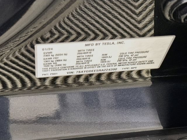 Used 2024 Tesla Model Y Long Range AWD/4WD image 32