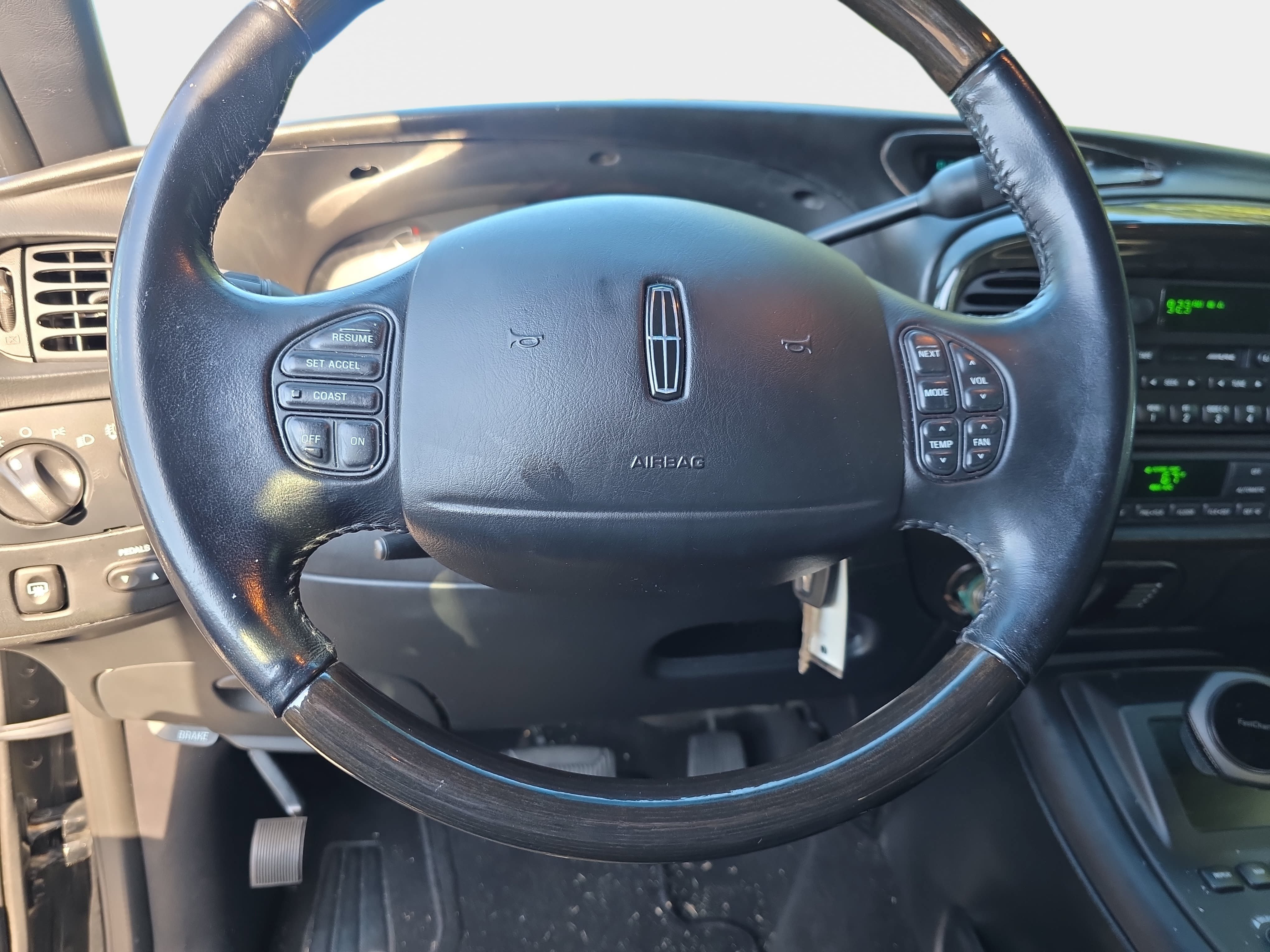 Used 2002 Lincoln Blackwood RWD image 12