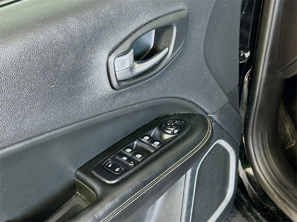 Used 2020 Jeep Compass Latitude image 18