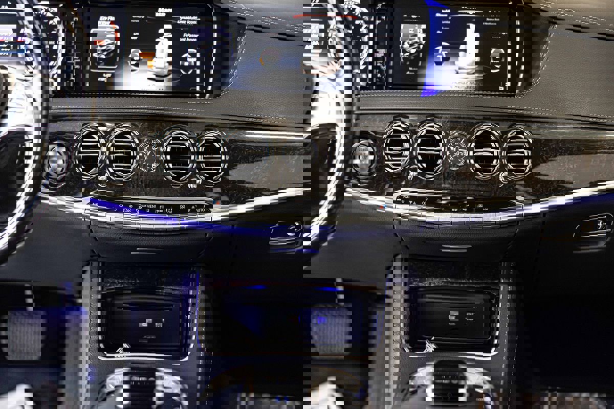 Used 2017 Mercedes-Benz S 550e Sedan w/ Premium Package image 38